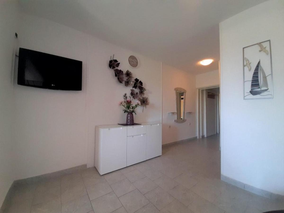 Apartments Nada Krk Island Exterior foto
