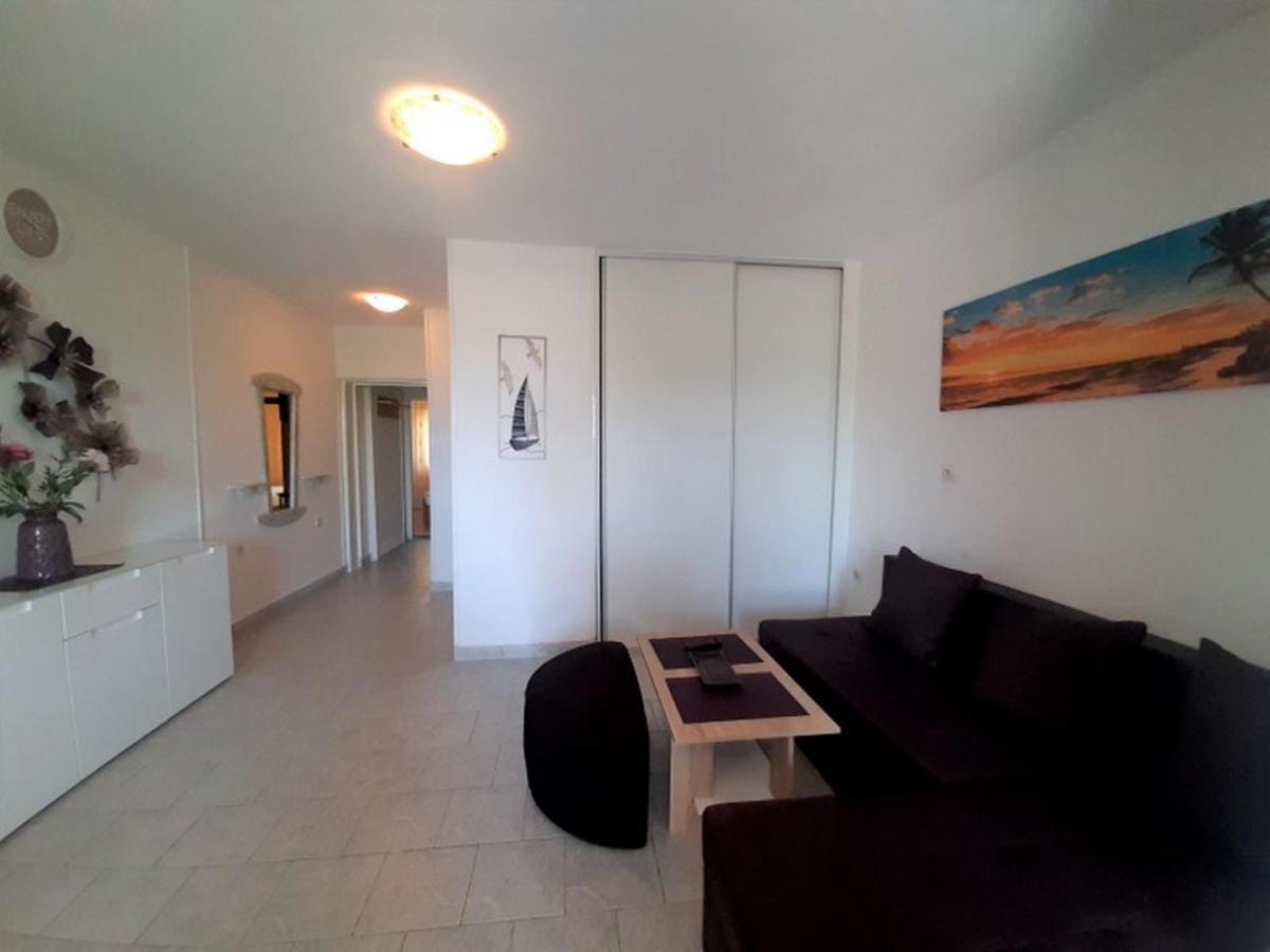 Apartments Nada Krk Island Exterior foto